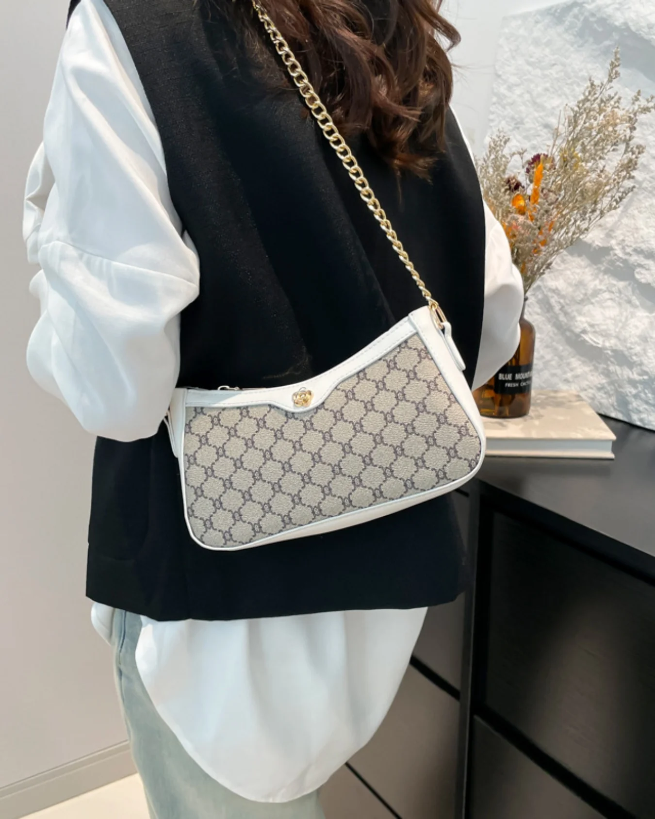 Chain Shoulder Bag - Image 6