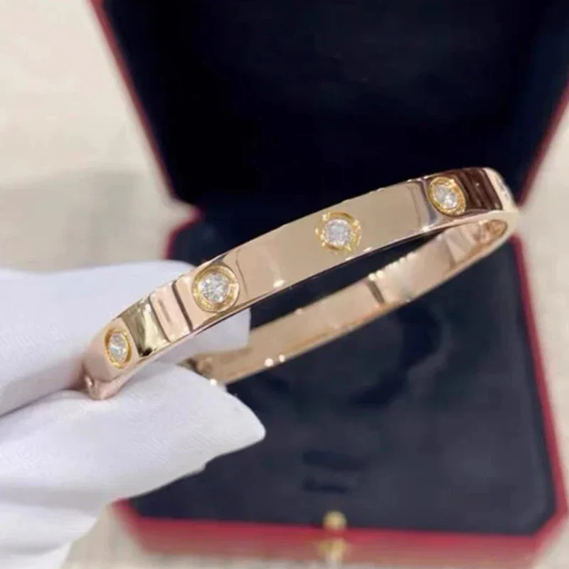 Classic Bracelet with Mother-of-Pearl and Zirconia Detail - Image 12